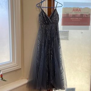 Evening gown perfect for that prom, wedding and formal gatherings.